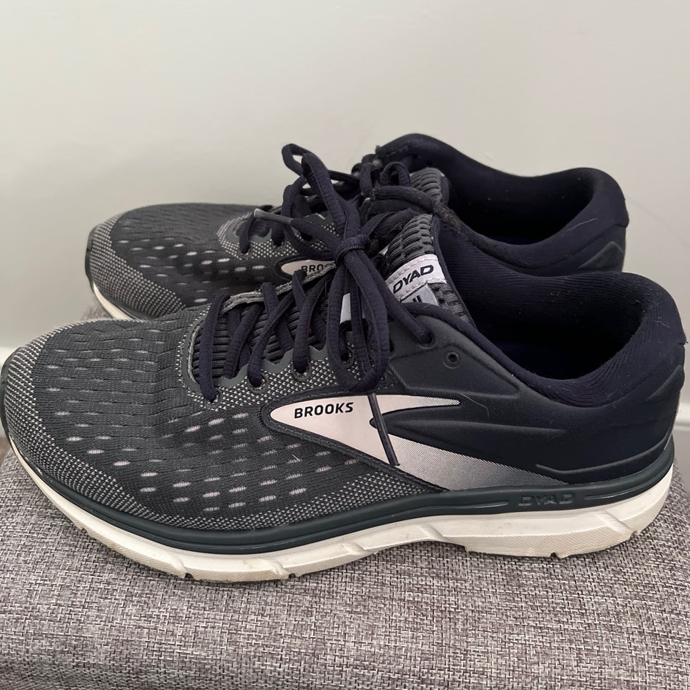 Womens brooks DYAD PURPLE walking support shoes